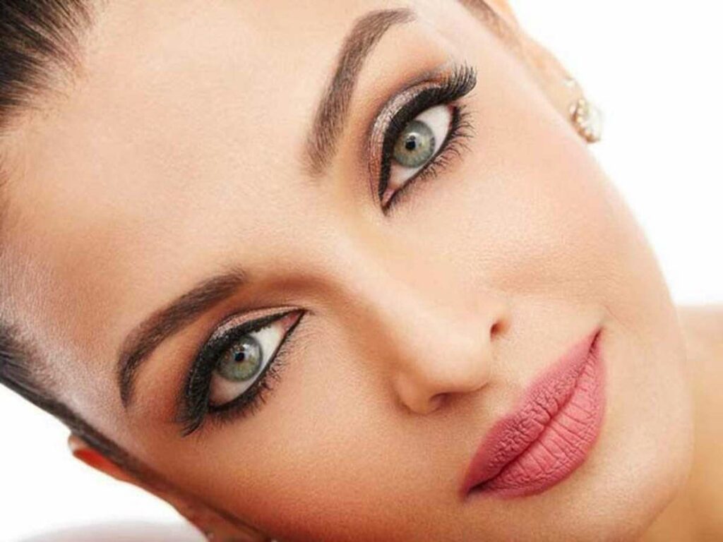 Eyes Defined: Achieving the Ultimate Look with Perfect Kajal
